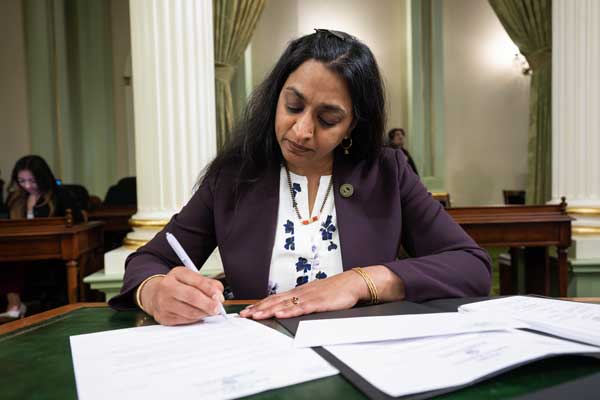 Asm. Patel presents on the Assembly floor